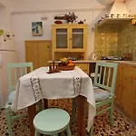 Bougainvillea House Apartmán *